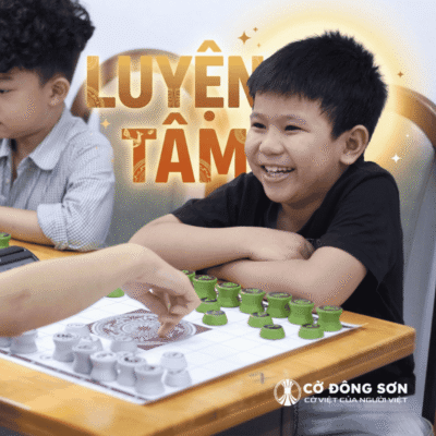 Kỳ thủ nhí giữ nụ cười rạng rỡ, rèn luyện tâm lý thi đấu vững vàng chuẩn bị cho giải đấu Cúp Hùng Vương 2026.
