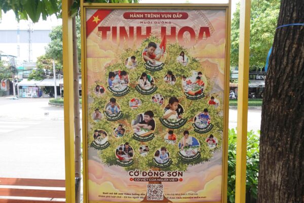 Tấm poster "Hành trình vun đắp nuôi dưỡng Tinh Hoa" giới thiệu các giá trị giáo dục và rèn luyện tư duy của board game Cờ Đông Sơn tại Đường sách TP. Thủ Đức.